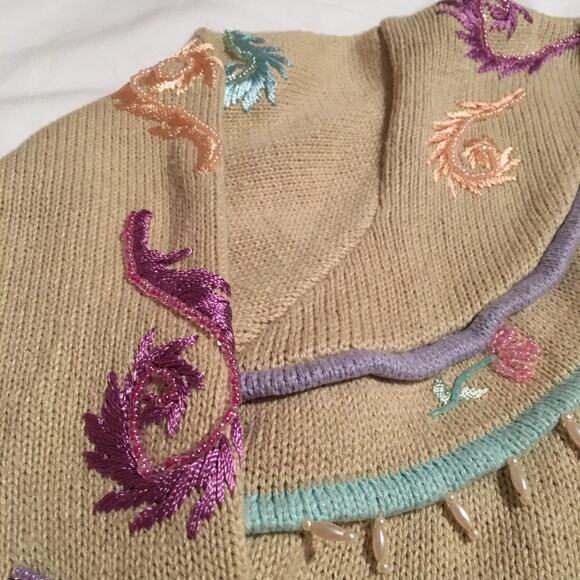 Storybook Knits M Floral beaded cardigan Embroidered cream fancy buttons - Picture 7 of 16